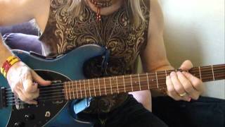 Steve Morse explains how to play Smoke On The Water properly [upl. by Neyr]