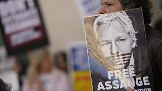 WikileaksGründer Assange wird an USA ausgeliefert [upl. by Pleasant794]