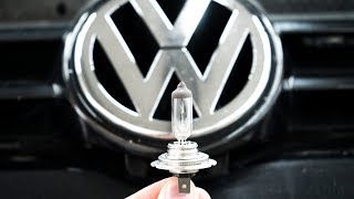 Abblendlicht Halogen H7 quotGlühbirnequot VW GOLF 5 tauschen [upl. by Akinert]