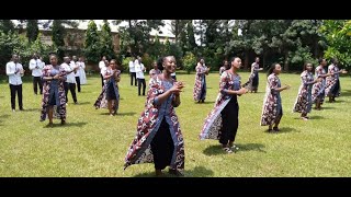 Chorale des Jeunes de la Mere Misericordieuse St Michel de Bujumbura CJMM  Yatsinze Urupfu [upl. by Naitsirt]