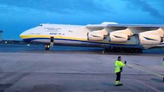 Close up på An225 Världens största flygplan på Stockholm Arlanda Airport [upl. by Trebliw]