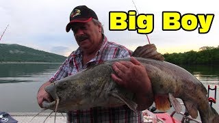 Finding and catching BIG River Catfish [upl. by Case]