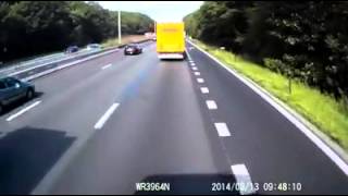 Gewaltiger Crash Unfall Autobahn Auto mit Lkw [upl. by Macegan86]