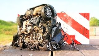 HIGHSPEED CRASH TEST  200 KMH Ford Focus vs Concrete Block [upl. by Mighell]