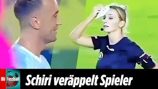 Spieler veräppelt Schiedsrichterin zückt statt Karte [upl. by Ilujna147]