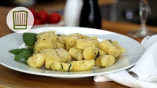 Gnocchi in Salbeibutter  Fabios Kochschule chefkoch [upl. by Airod76]