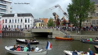 De Reuzen van Royal de Luxe in Leeuwarden 5 18082018 [upl. by Enaht]