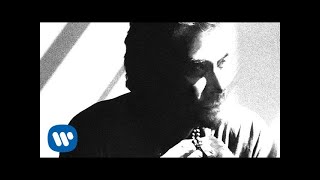 Johnny Hallyday  Regardenous Lyrics Vidéo [upl. by Zenger]