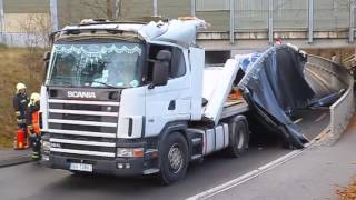 Fahrer fährt Lkw zu Schrott [upl. by Kosse]