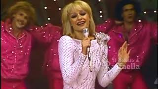 Raffaella Carrà  Medley Exitos Siempre en Domingo [upl. by Mahtal]